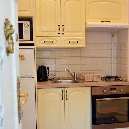 Central Boulevard Apartment *