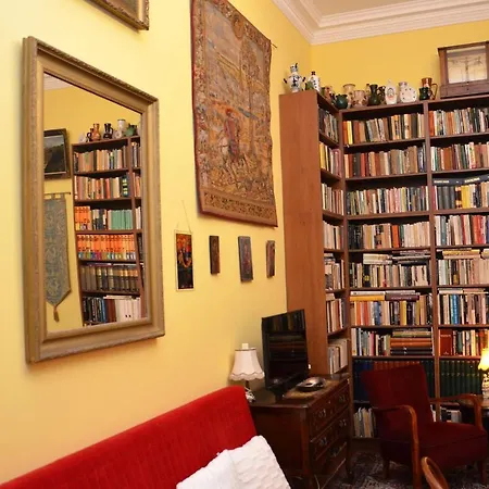 Central Boulevard Apartment *